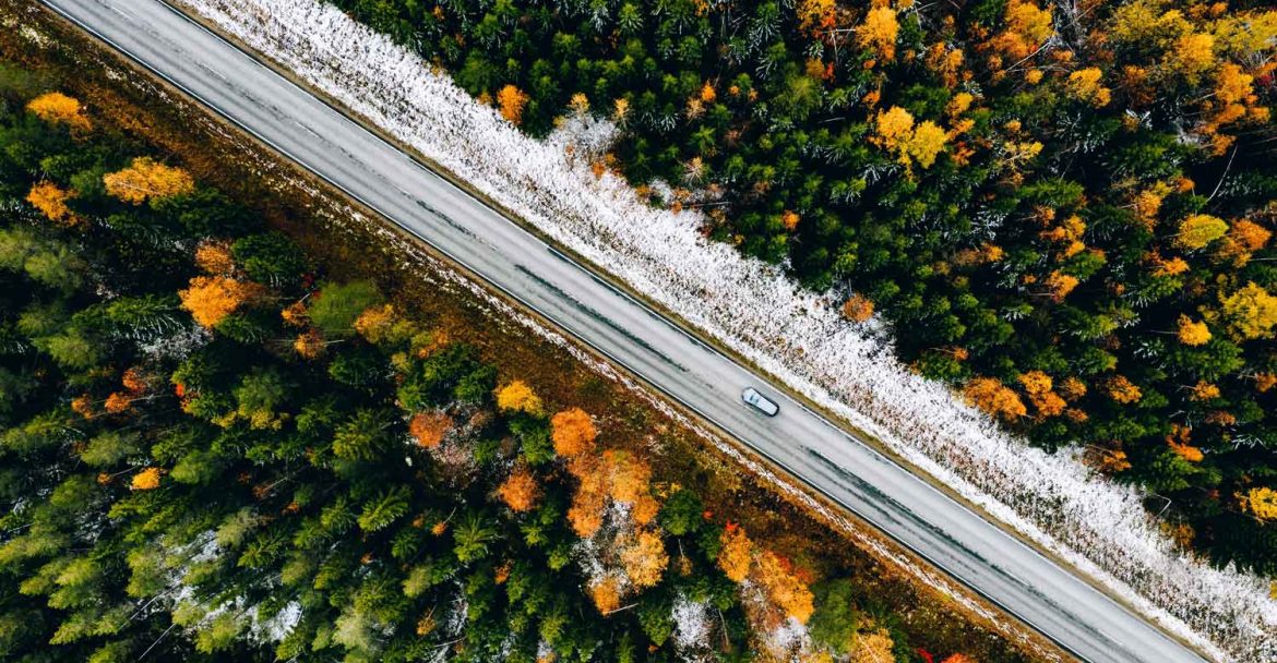 aerial-view-of-first-snow-autumn-color-forest-and--6KXQTWE
