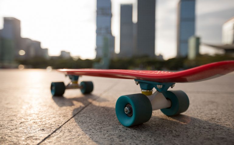skateboard-on-city-S3HSY4P