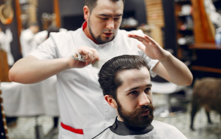 stylish-man-sitting-in-a-barbershop-N3QZCDL