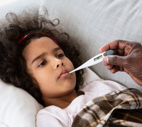 world-pandemic-sick-little-girl-with-high-fever-an-XSA2L9F